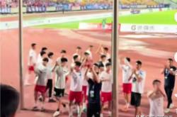 开云体育平台APP-赛场上球员们拼尽全力争夺胜利