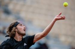 开云体育app-法国网球队完胜澳大利亚网球队，西西帕斯完成帽子戏法的简单介绍