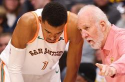 开云体育在线-NBA球队换帅，新教练带领球队备战新赛季