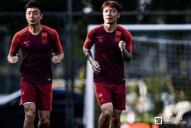 球队精神飞扬，集体斗志昭示团结一心全力争冠