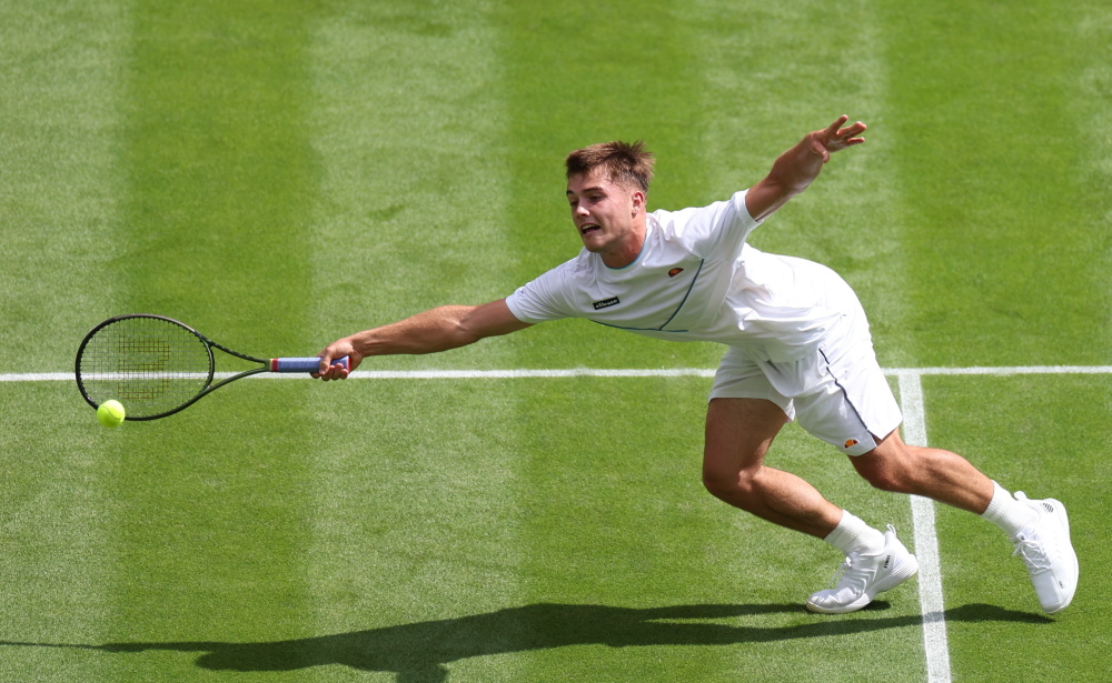 温网轻取拉沃尔杯,梅德韦杰夫带队取胜 温网轻取拉沃尔杯,梅德韦杰夫带队取胜