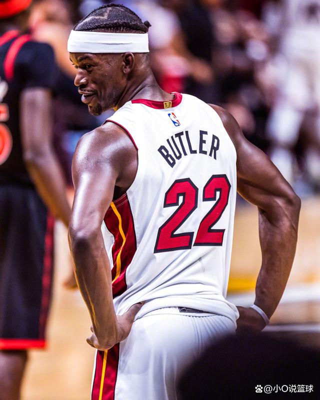 关于青岛队力克浙江队,范弗利特点燃赛场的信息 关于青岛队力克浙江队,范弗利特点燃赛场的信息