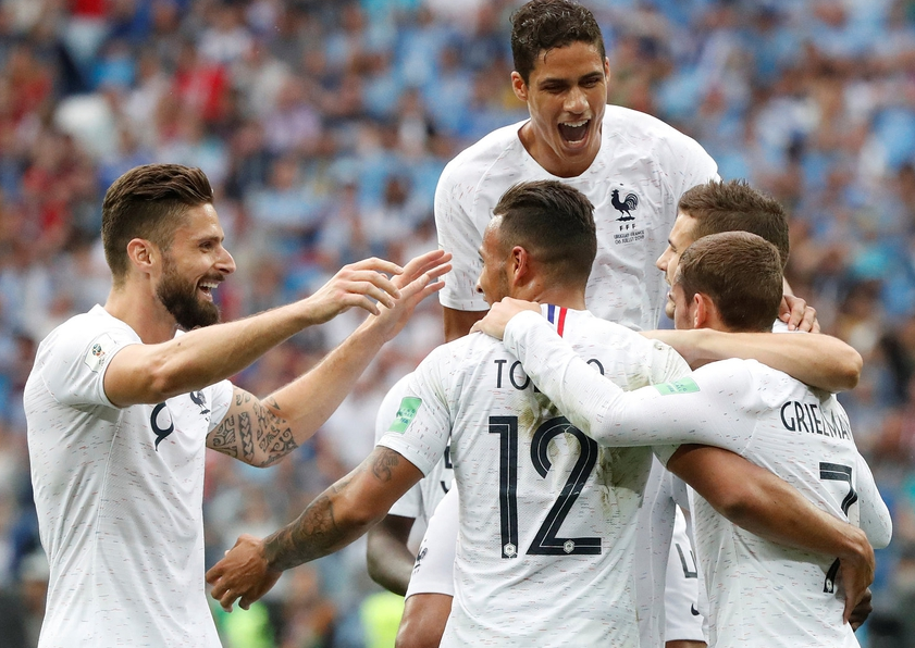 日本完胜乌拉圭，蒂亚戈扛起全队