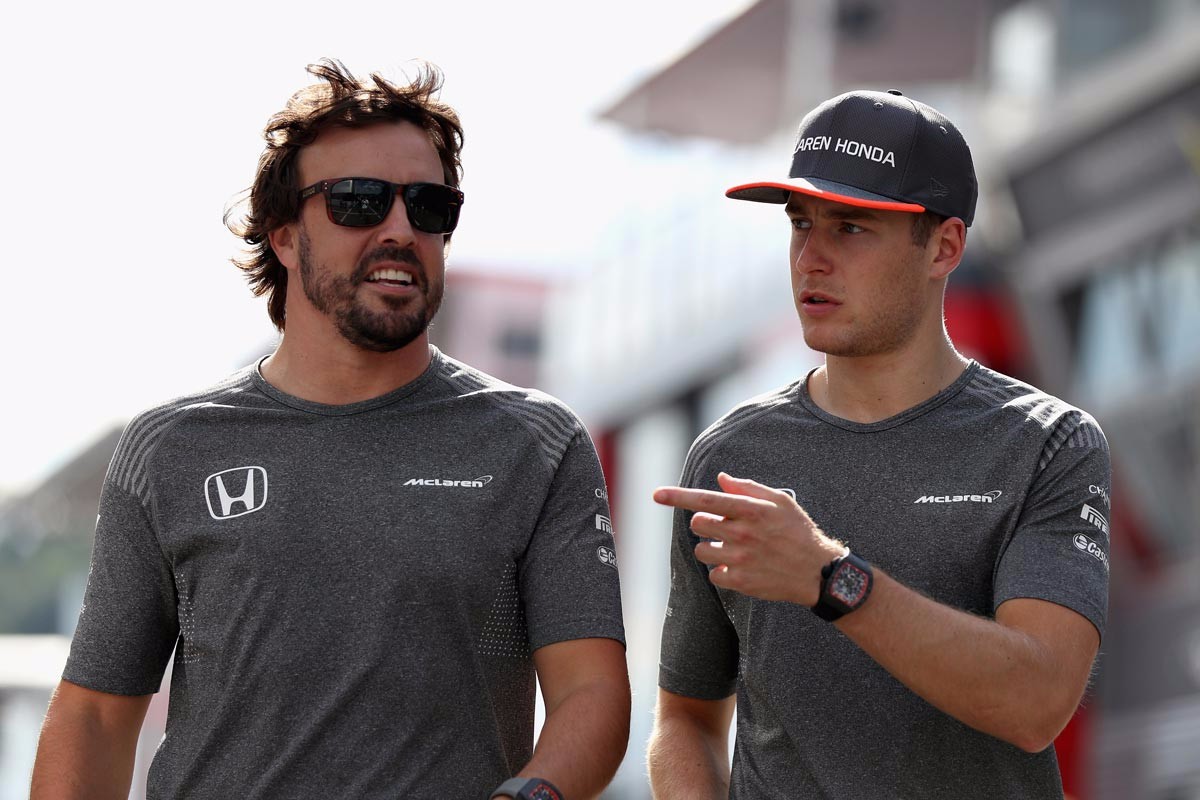 哈斯车队鏖战迈凯伦，塞恩斯刷新纪录